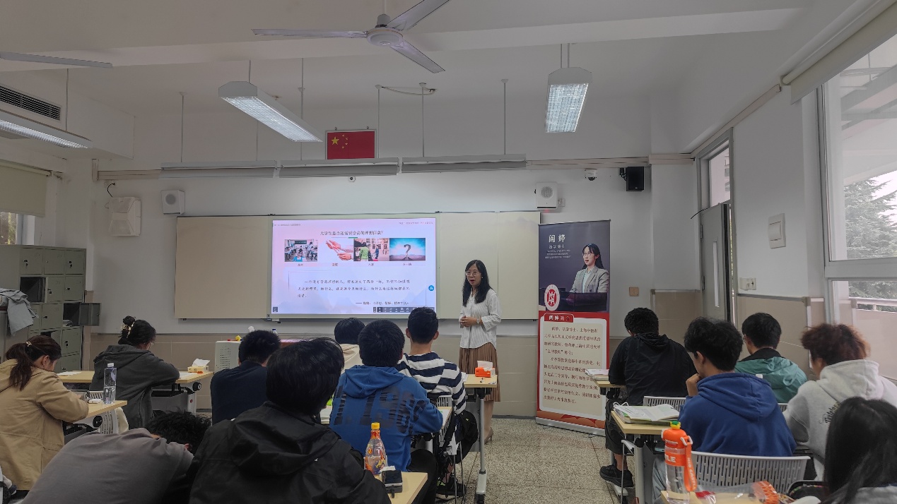 说明: 会议室里的人们AI 生成的内容可能不正确。