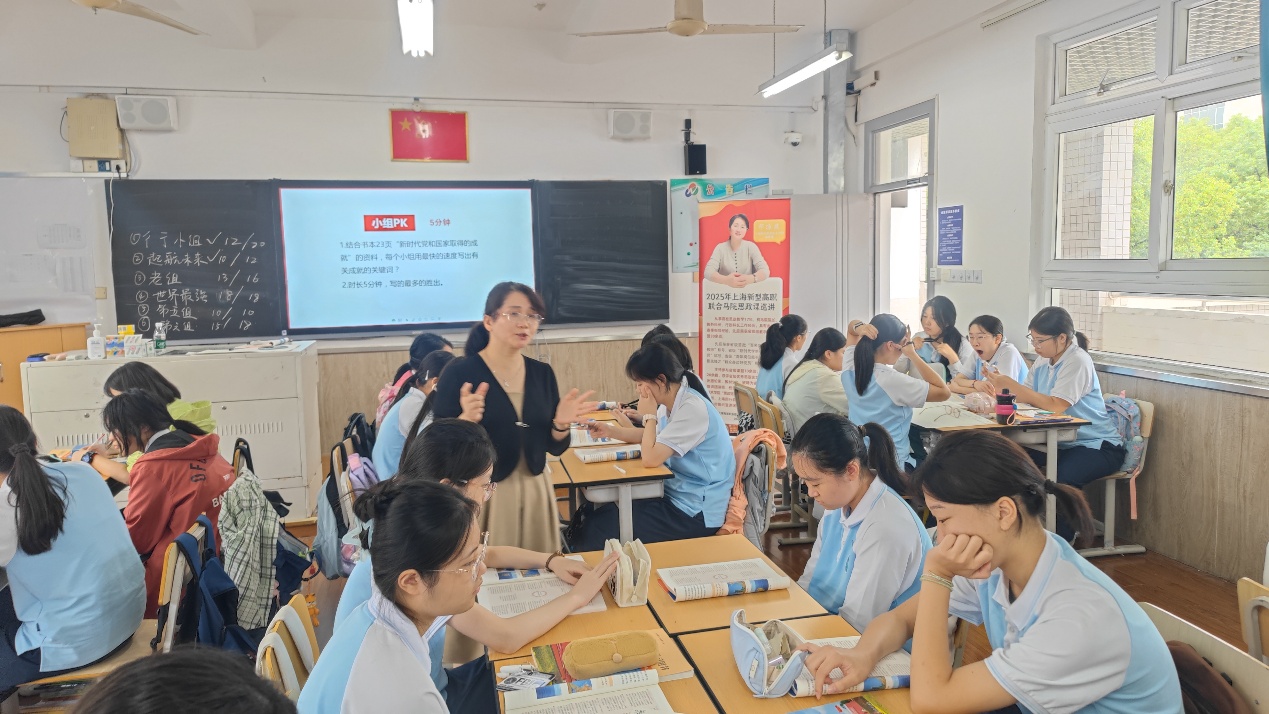 说明: 许多人在餐厅里AI 生成的内容可能不正确。